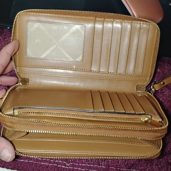 MICHEAL KORS (BRAND NEW) Wallet w/ wristlet - Picture 4 of 6